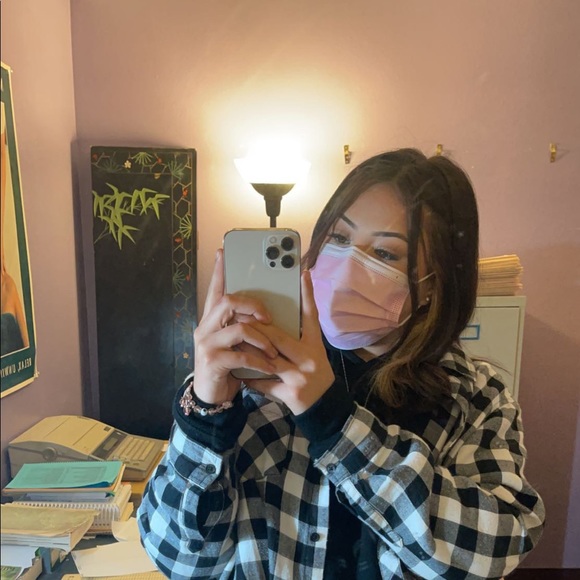 Meet your Posher, Yessica - Picture 1 of 1